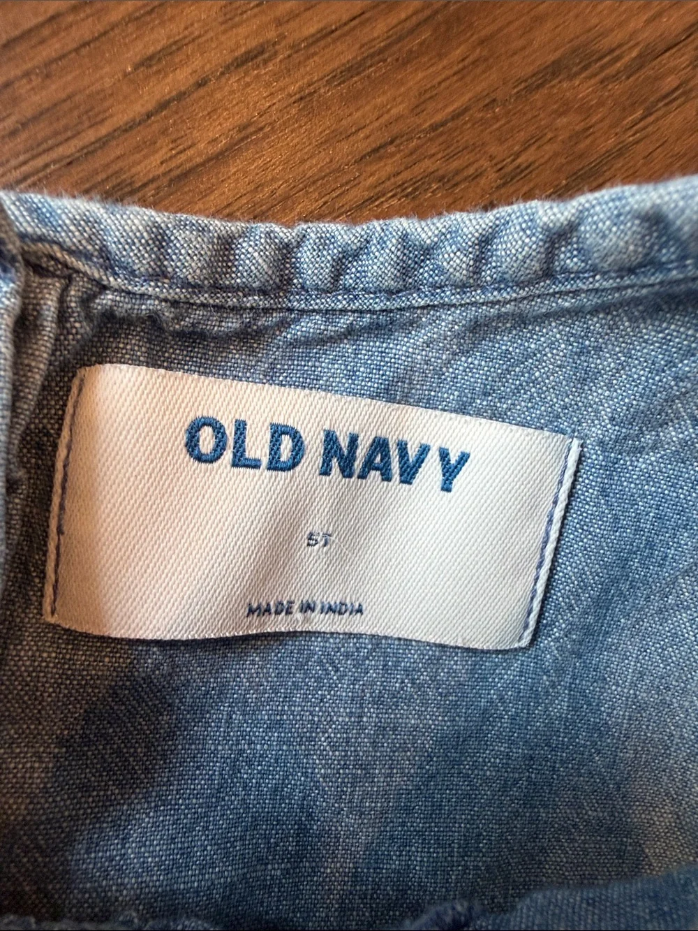 Old Navy Girls Light Denim Sleeveless Smocked Yoke Tank Top Size 5 - C26-047